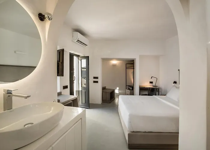 Sun Rocks Boutique Hotel 3*