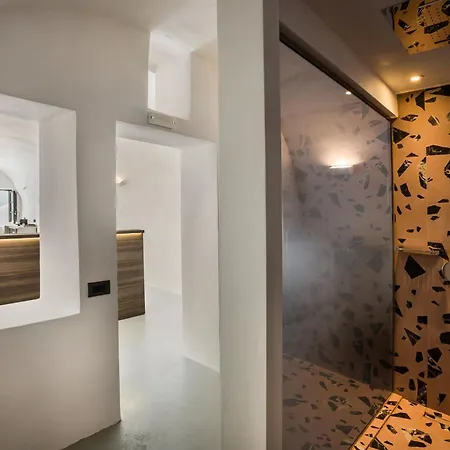 Hotel Sun Rocks Luxury Firostefani